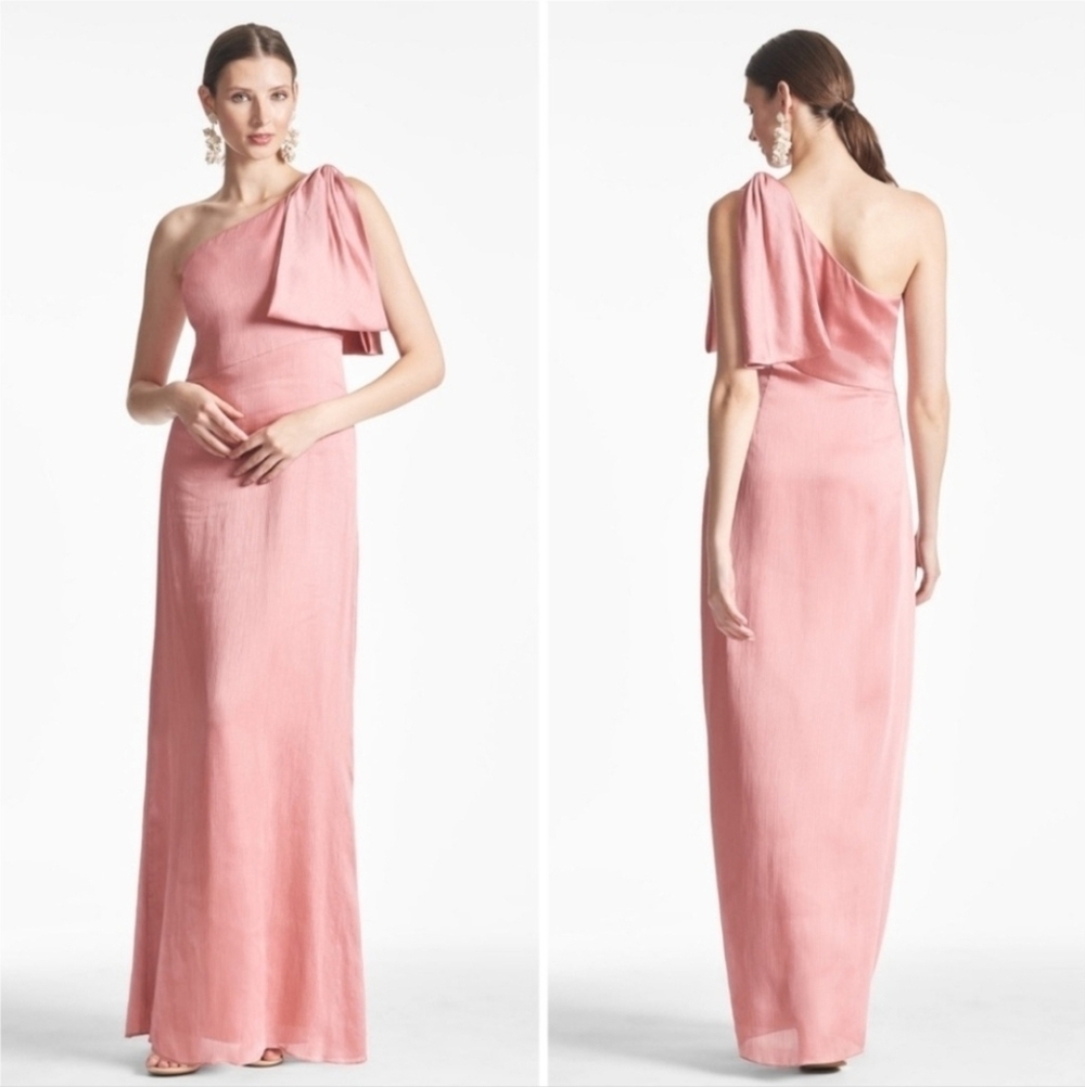 🩷🔹️Sachin + Babi🔹️ Rogue   Asymmetrical Chelsea Gown